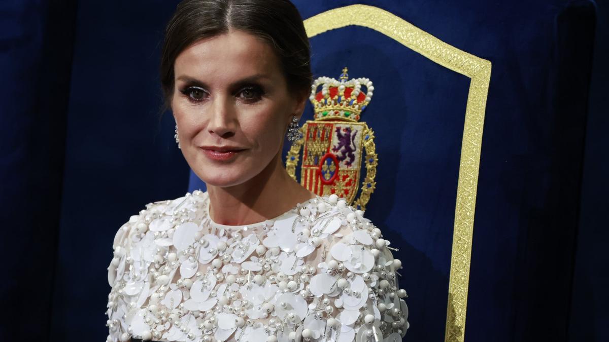 La reina Letizia deslumbra con un vestido que sigue la tendencia más instagrameable en los Premios Princesa de Asturias