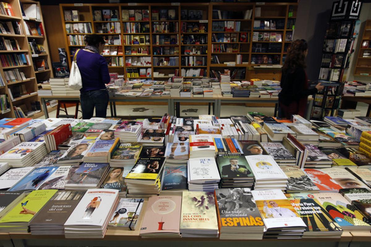Llibres exposats a la llibreria Can Contijoch de Manlleu. Llibres exposats a la llibreria Can Contijoch de Manlleu.