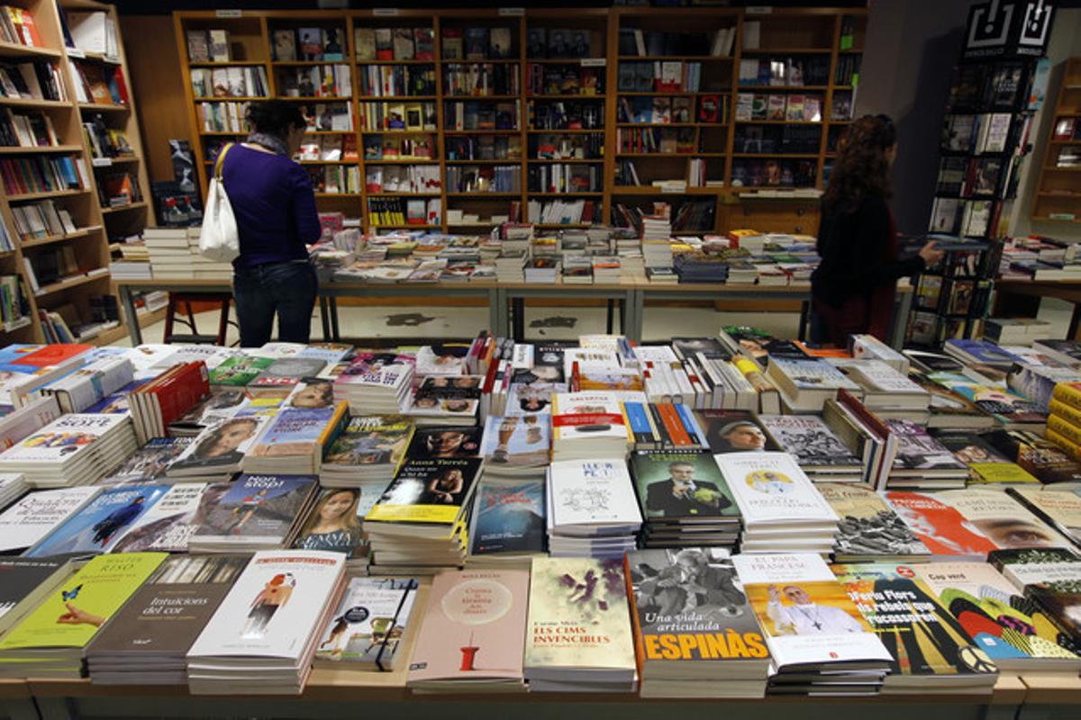 Libros expuestos en la librería Can Contijoch de Manlleu.