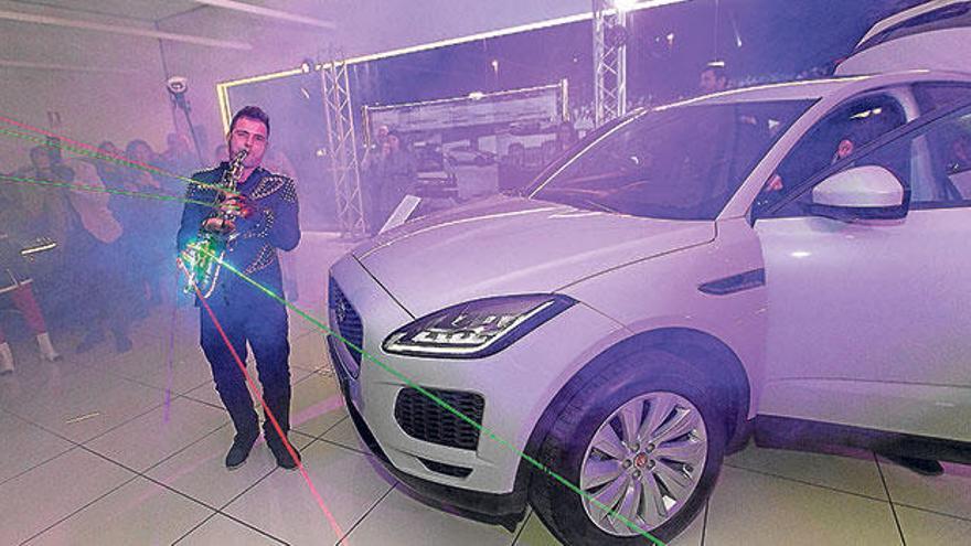 El concesionario Mundicar acogió ayer la presentación del Jaguar E-Pace