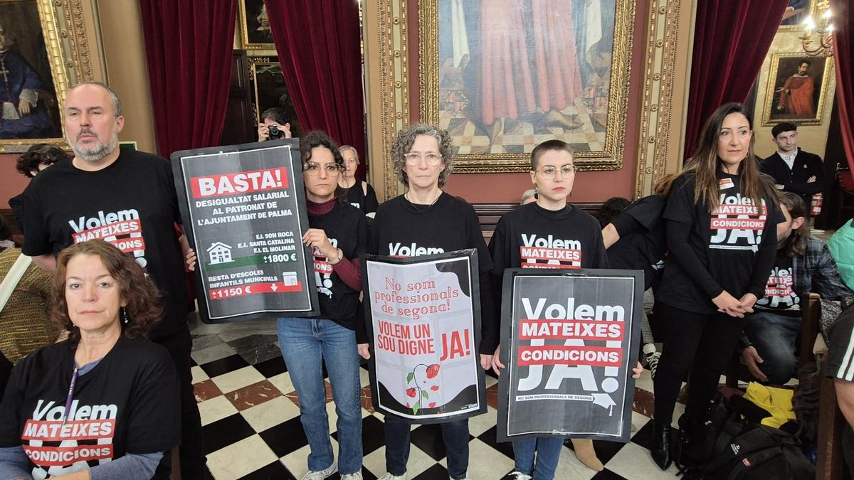 Las empleadas de las 'escoletes' externalizadas de Palma han aprobado ir a la huelga indefinida desde el próximo lunes
