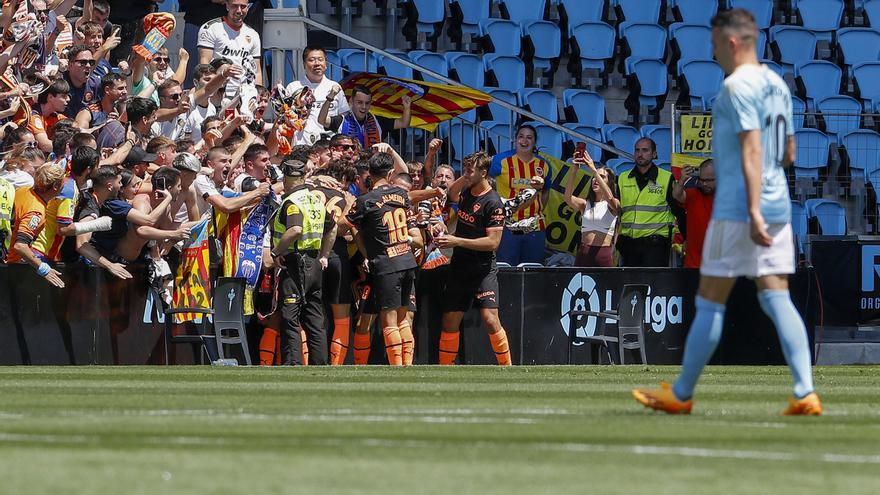 1-2. El Valencia respira y mete en problemas al Celta