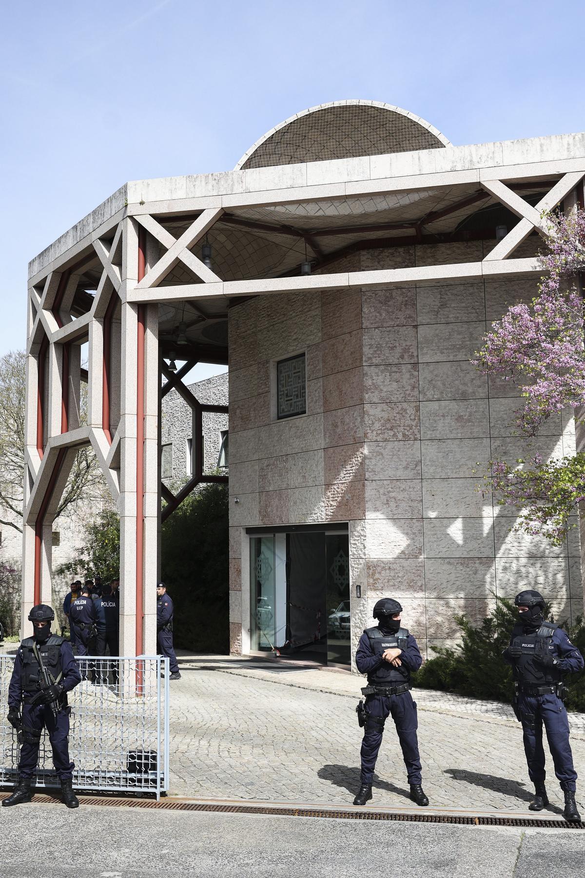 Al menos dos personas han muerto por heridas de arma blanca y otra ha resultado herida de gravedad en un ataque a un centro ismaelí en Lisboa