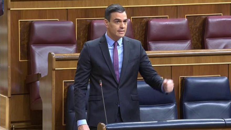 Casado acusa a Sánchez de mentir a los españoles y de hacer "el rídiculo"