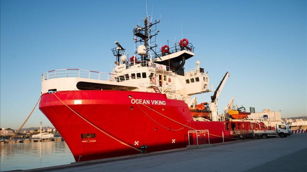 El 'Ocean Viking', el barco de rescate de Médicos sin Fronteras y SOS Mediterranée, este domingo, en el puerto de Marsella.