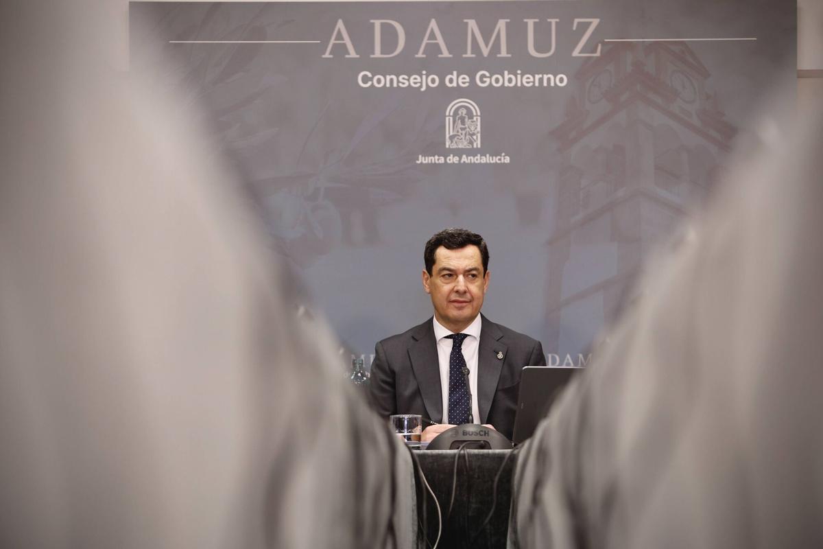 El Consejo de Gobierno de la Junta de Andalucía se reúne en Adamuz. Centro del Olivar de Sierra. Juanma Moreno y consejeros. Foto de familia y ambiente