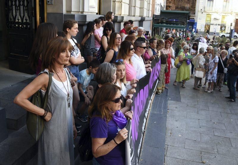 Concentraciones contra el asesinato machista en Zaragoza