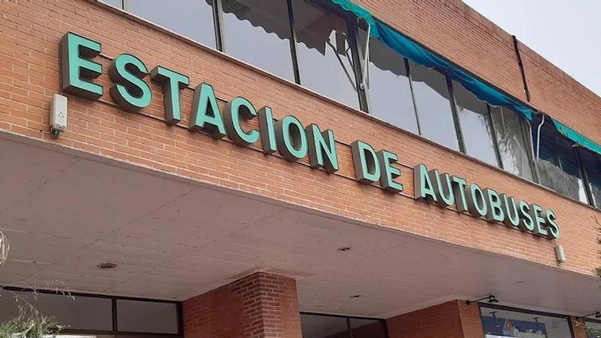 Sin autobús entre Mérida y Sevilla: la Junta exige una solución