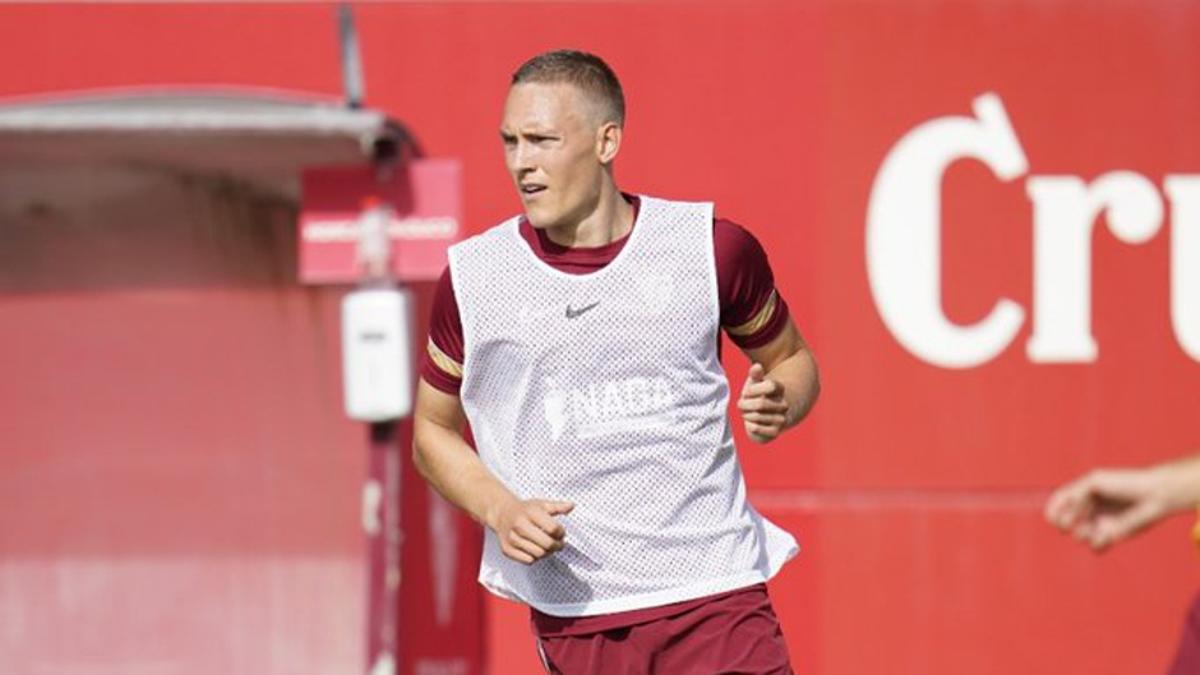 Augustinsson en un entrenamiento del Sevilla