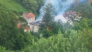 El voraz incendio fatal en una casa de Villademar, en Cudillero.