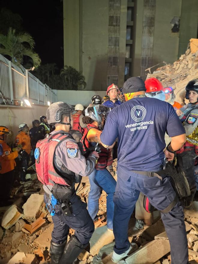 "Puede haber miles de enterrados vivos": la dura noche de un hispano-venezolano el rescate de víctimas del terremoto