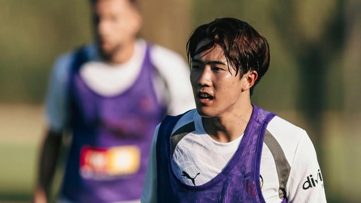 Entrenamiento del Valencia CF en el 'stage' de Girona