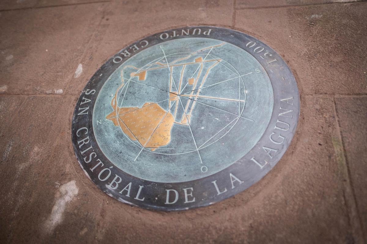 Placa del punto cero de La Laguna.
