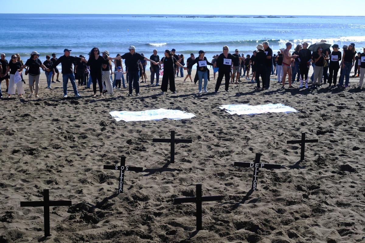 Manifestación contra las jaulas marinas en la costa de Telde