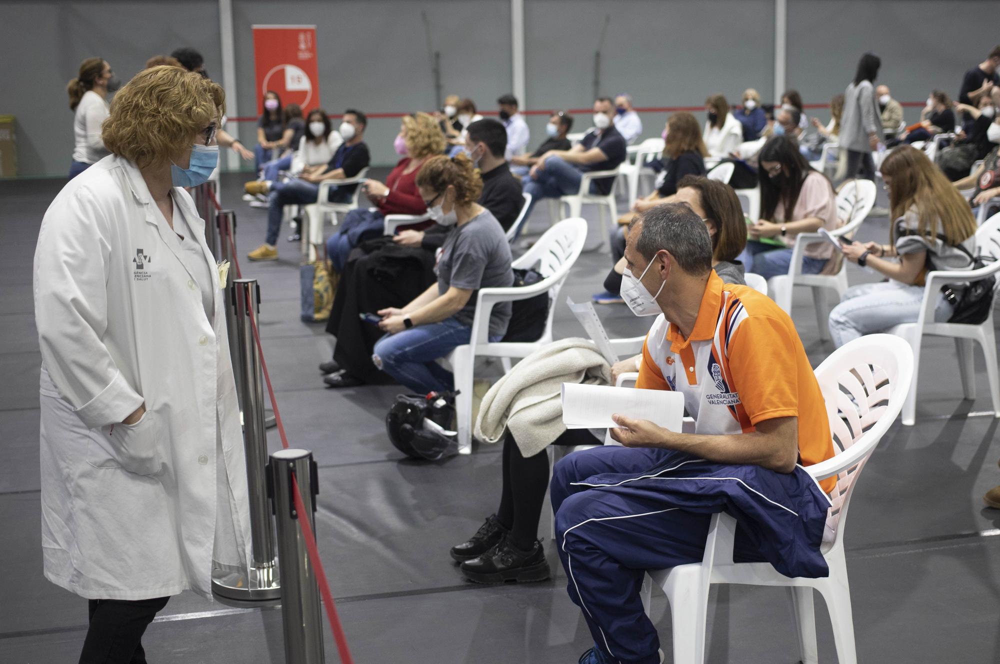 Retoman la vacunación de profesores en la Comunitat Valenciana