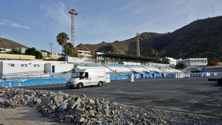 Santa Cruz reanudará en breve las obras en los campos de fútbol de Las Delicias y La Salud