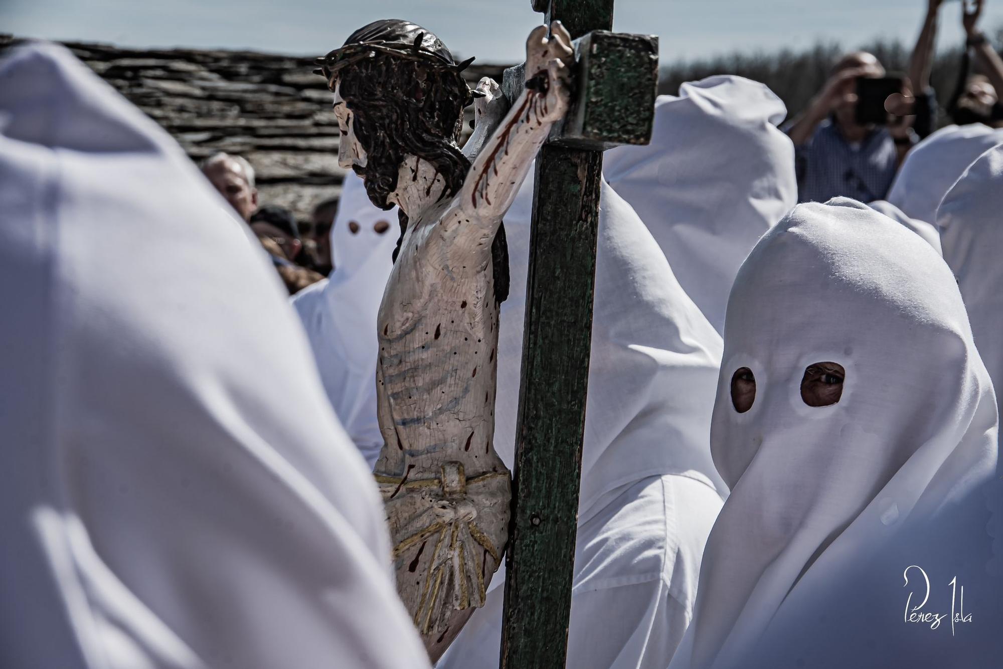 GALERÍA | Los penitentes de Bercianos de Aliste, retratados por Juan Luis Pérez Isla