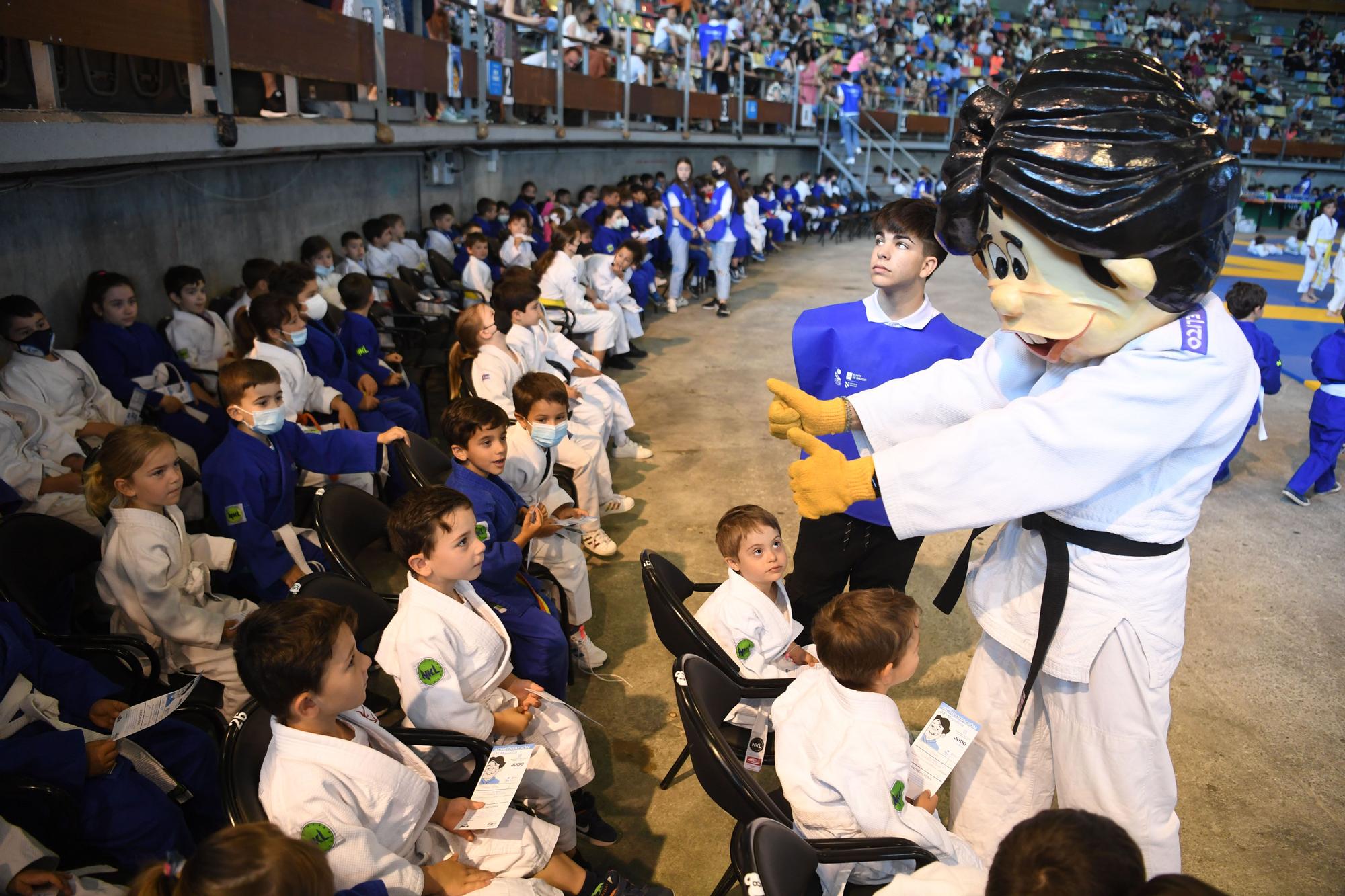 El trofeo Miguelito reúne a más de 2.000 niños en A Coruña