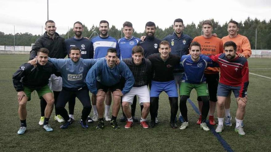 El equipo estradense se entrenó ayer en San Martiño con la vista puesta en el Choco. // Bernabé/Cris M.V.