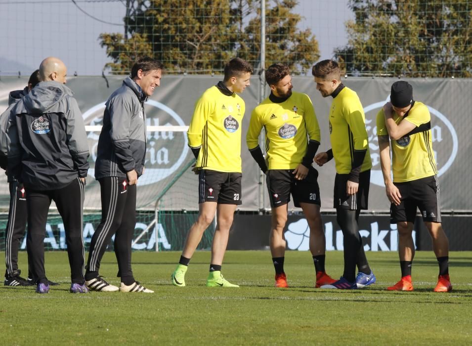 Eduardo Berizzo dirige el último entrenamiento del cuadro celeste antes de visitar el domingo al Sporting en El Molinón