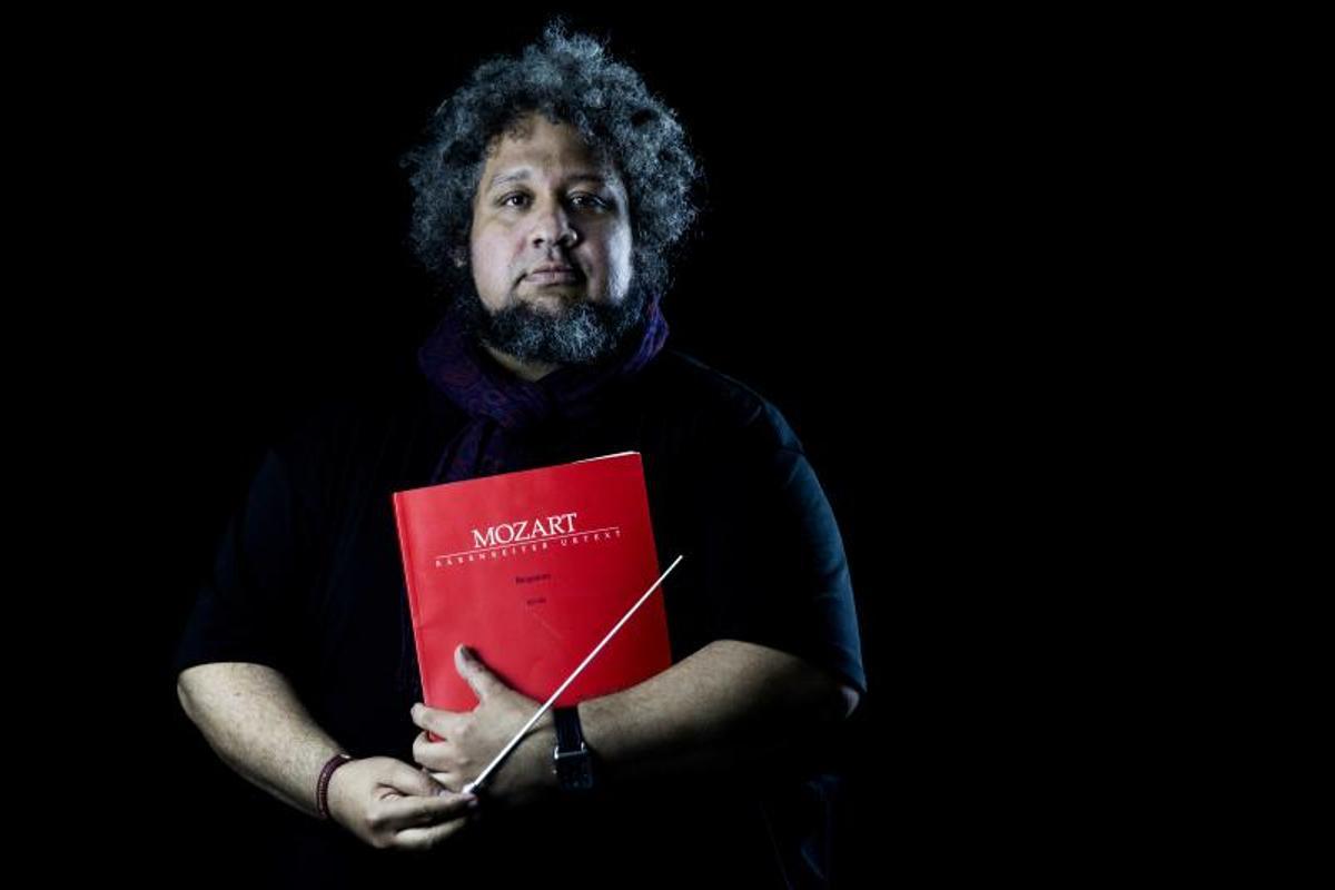 Gerardo Estrada, director de Virtuós Mediterrani, durante una sesión de fotos en INFORMACIÓN