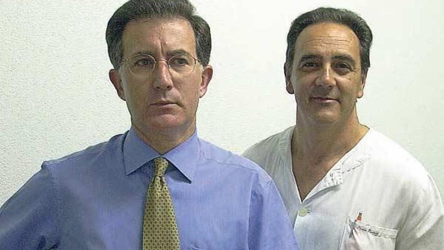 Emilio Rodríguez (iz.) y Dionisio Alonso, especialistas de la Unidad del Sueño del Xeral. // J. de Arcos