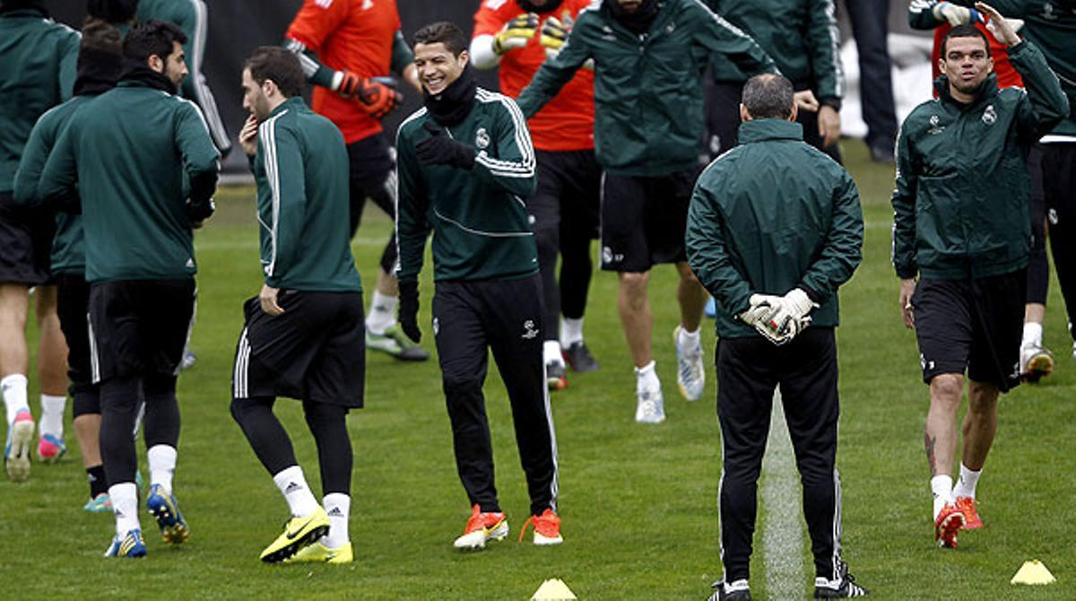 Els jugadors de José Mourinho preparen la volta dels quarts de la Champions davant el Galatasaray a l’estadi del Besiktas.