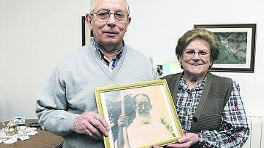 Aurelia Álvarez Caunedo, sobrina de fray José Álvarez, junto a su marido.