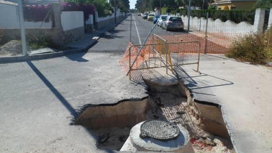 Imagen de ayer del agujero sin vallar en la linde entre Sant Joan y El Campello.