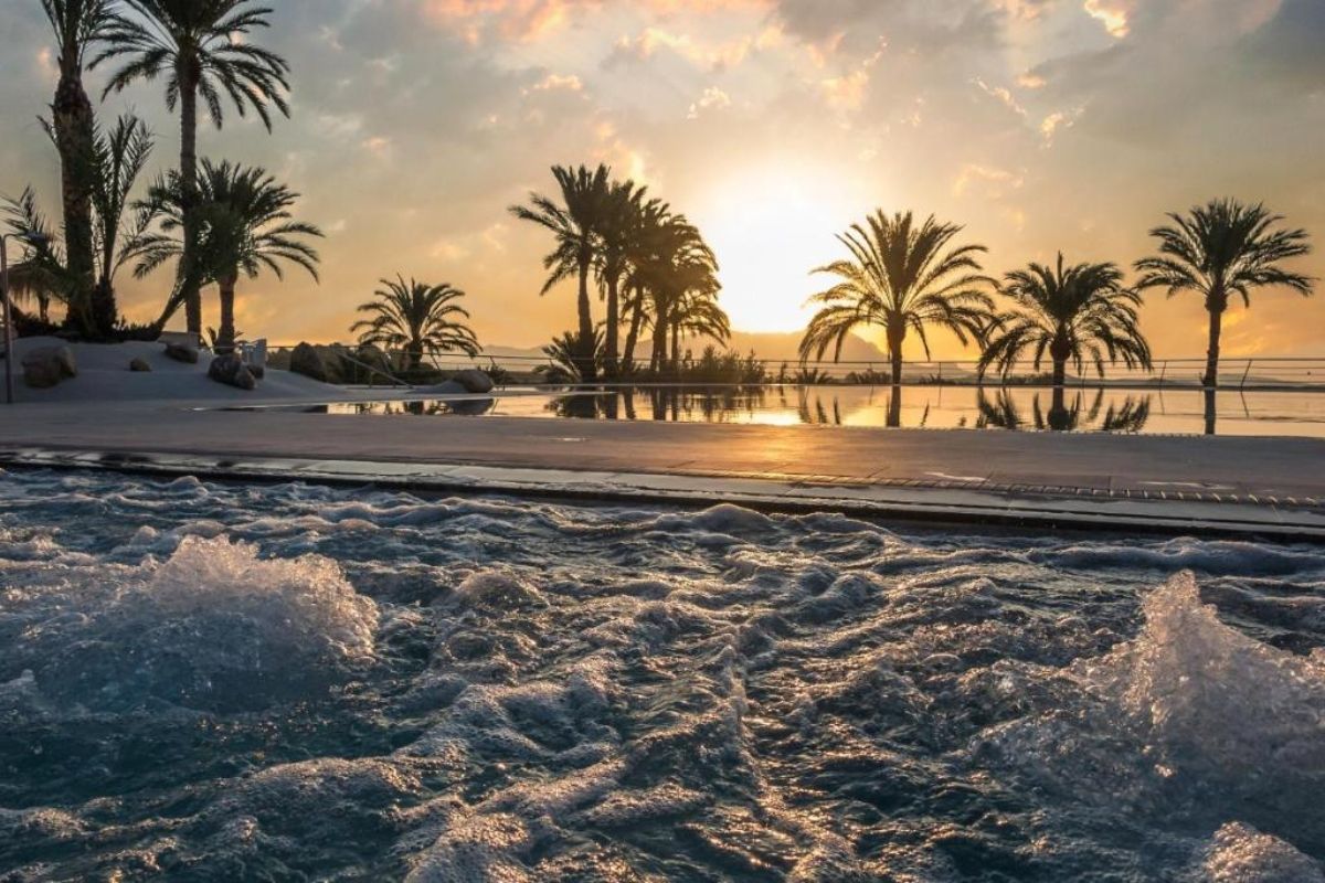 Leana cuenta con la única playa termal de Europa.