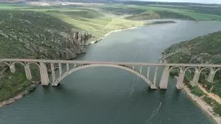 Adif invierte 5,8 millones en la rehabilitación del viaducto de Martín Gil en Zamora