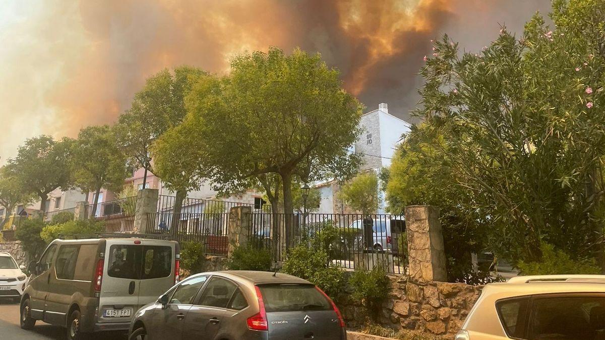 Evacuación de los vecinos de Bejís por el incendio forestal.