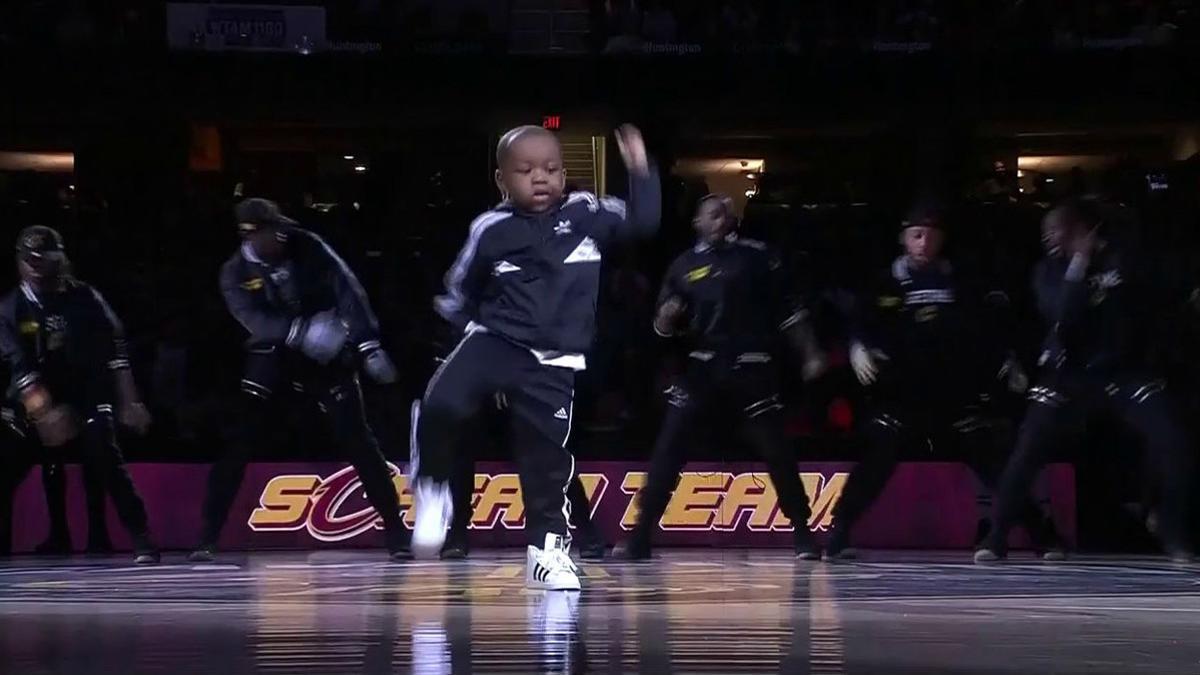 Tavaris Jones, de 5 años, en el estadio de los Cleveland Cavaliers