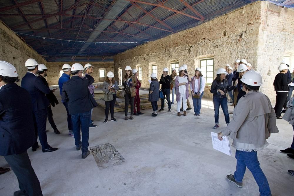 Visita de la alcaldesa de Gijón y los portavoces municipales a las obras de Tabacalera