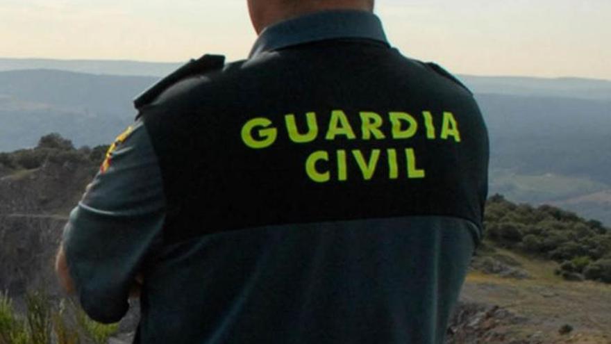 La Guardia Civil recuperó el teléfono móvil de la víctima y detuvo a la mujer.
