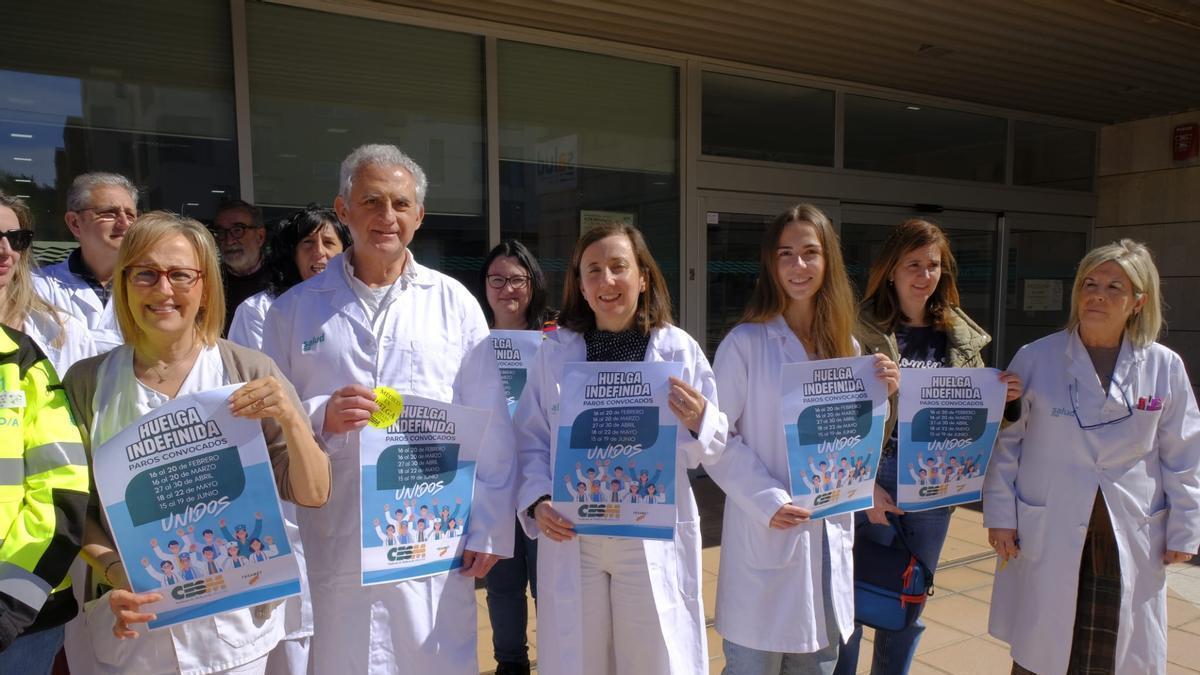 Concentración de médicos en el centro de salud de Valdespartera.