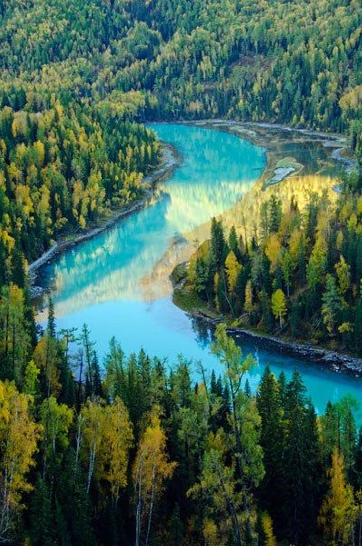 Lago Kanas en la perfectura de Altay, en la región china de Xinjiang.