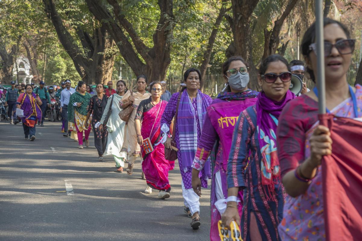 Celebración de una marcha en Daca, Bangladesh, con motivo del 8M.