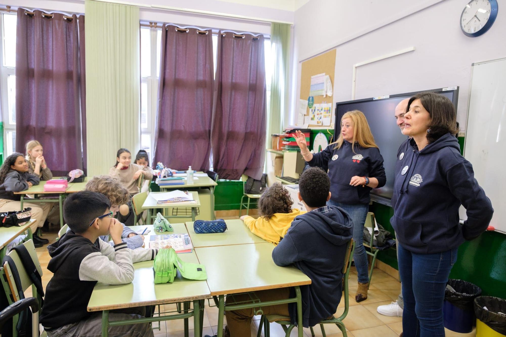 Antiguos alumnos de Los Campos, de visita en el colegio (en imágenes)