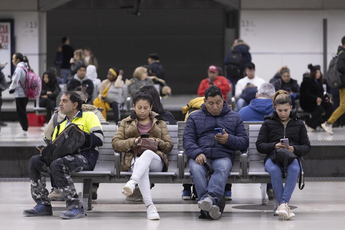 Así se ha vivido la huelga de Renfe en la estación de Sants de Barcelona