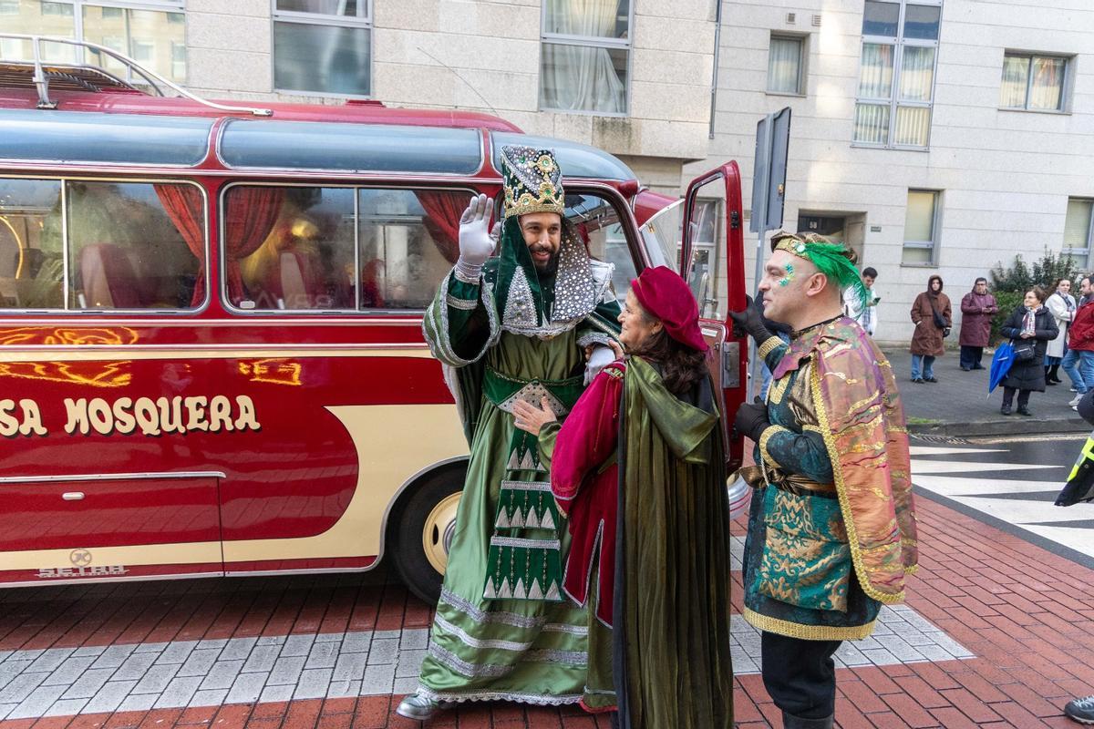 Los Reyes Magos recorren las calles de Santiago