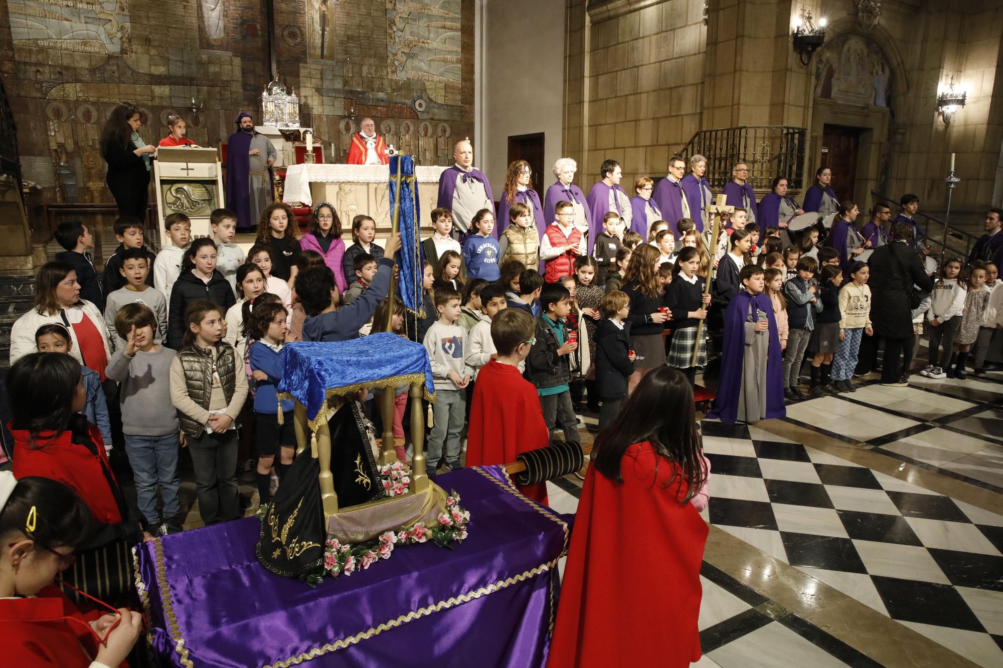 En imágenes: El Vía Crucis de los niños adelanta en San José la Semana Santa de Gijón