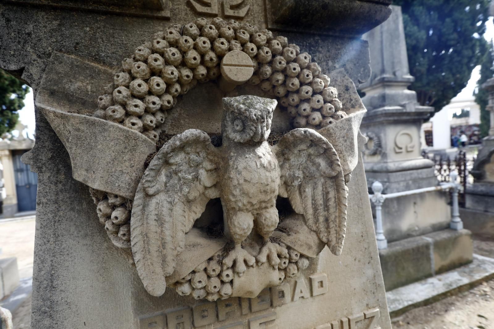 En imágenes | El cementerio de Zaragoza, un museo al aire libre que se engalana para el Día de Todos los Santos