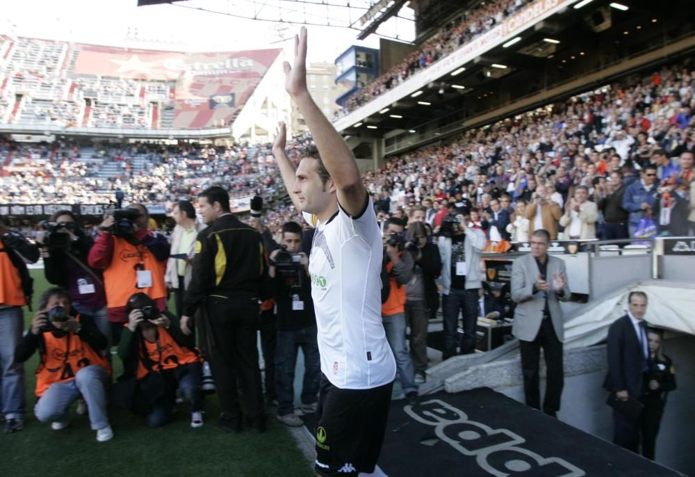 Entrada al campo de Mestalla el 16 de mayo de 2010