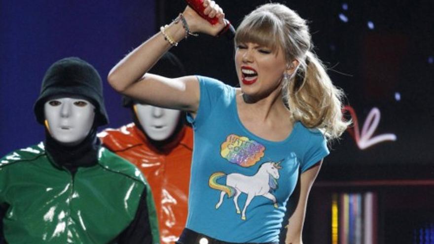 Taylor Swift reina en los premios Billboard