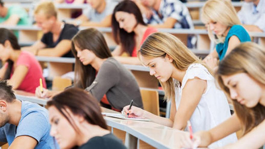 La CRUE denuncia que requisitos para becas perjudican a 70.000 alumnos/curso
