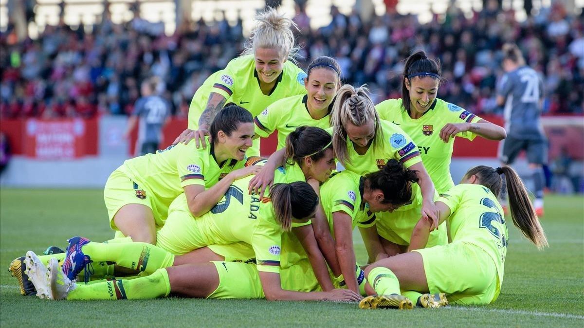 aguasch47845815 barcelona s players celebrate the goal for their team during190421195031