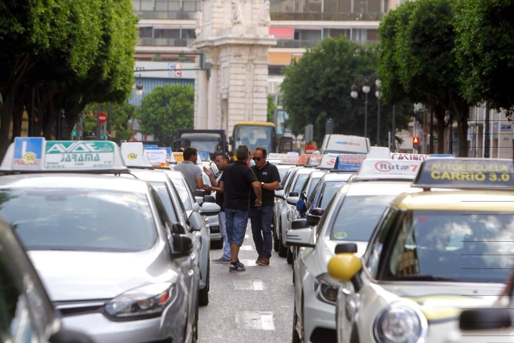 Manifestación de autoescuelas en València