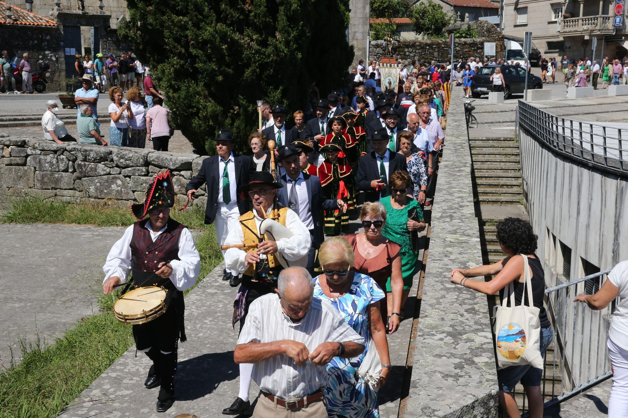 La procesión y la danza de San Roque de O Hío en imágenes (II)