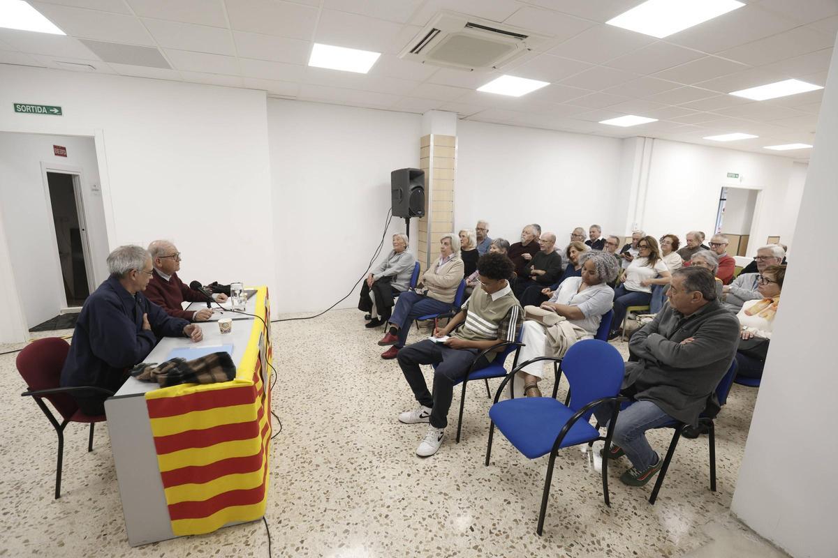 Conferencia de Walter Mondelo sobre la situación actual de Cuba